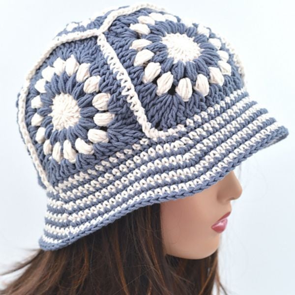 Granny Square Bucket Hat free crochet pattern by Zamiguz