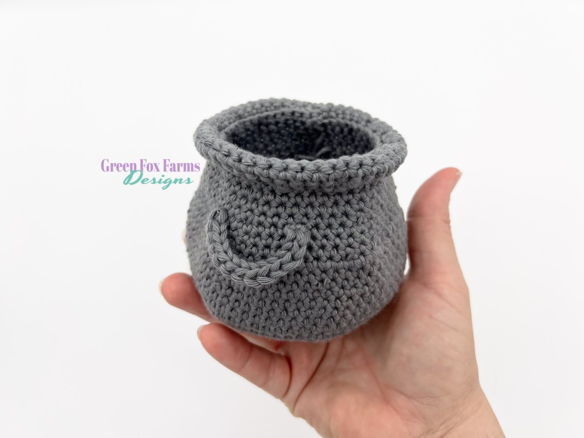 crochet Easy crochet cauldron pattern by Green Fox Farms Designs © 2025 cauldron web