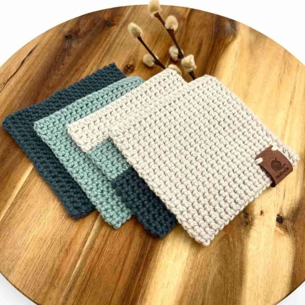 Free and Easy Square Crochet Coaster Pattern by Dreamee Crochet Free and Easy Square Crochet Coaster Pattern by Dreamee Crochet
