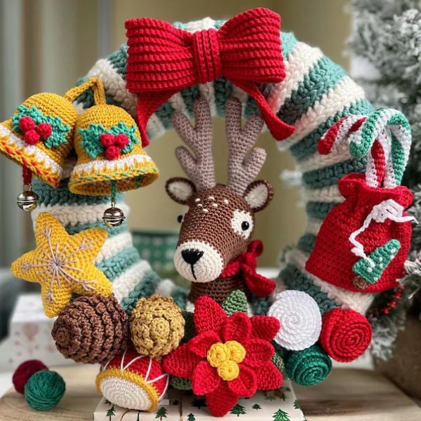 Reindeer Christmas Wreath Crochet Pattern by RNata 1