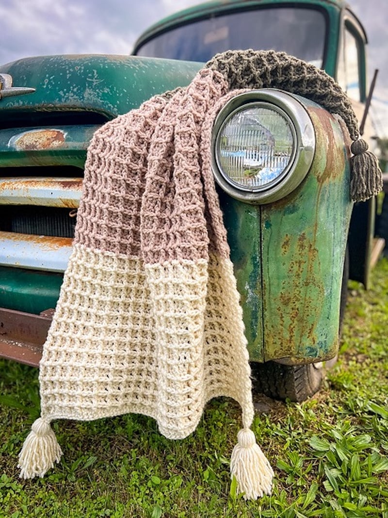 Easy Waffle Blanket1 Reading pillow pattern by Sunflower Cottage Crochet