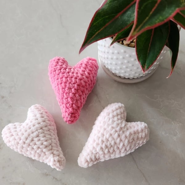 Made With Love Heart Free Crochet Pattern by Carol Hladik Designs Made With Love Heart Free Crochet Pattern by Carol Hladik Designs