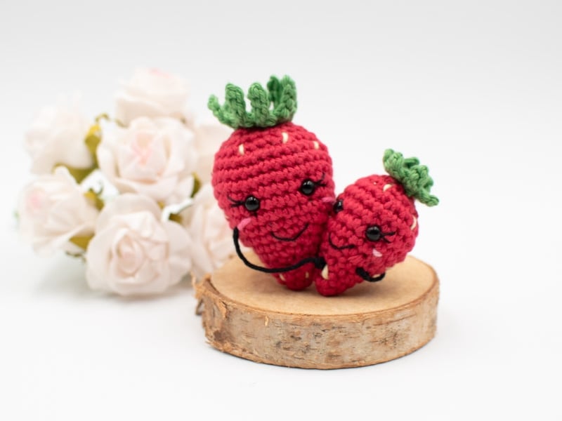 Cute amigurumi strawberry pattern for mother’s day