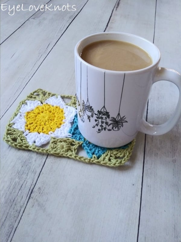 Delilah Mug Rug – Free Crochet Pattern Crochet Mug Rug Flower Pattern