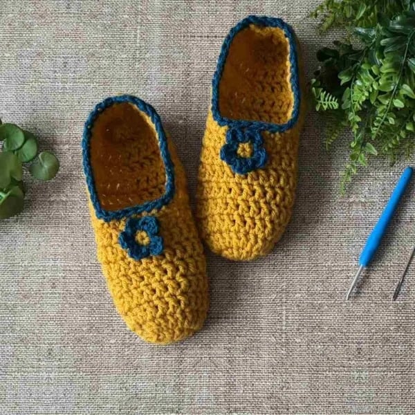 Fast and Easy Crochet Slippers Pattern by Start Crochet