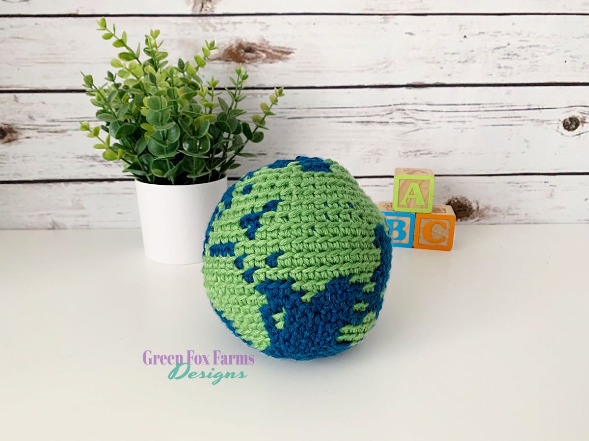 Free Amigurumi Crochet Earth Pattern by Green Fox Farms Designs © 2021 web 1 crochet Free Amigurumi Crochet Earth Pattern by Green Fox Farms Designs © 2021 web 1