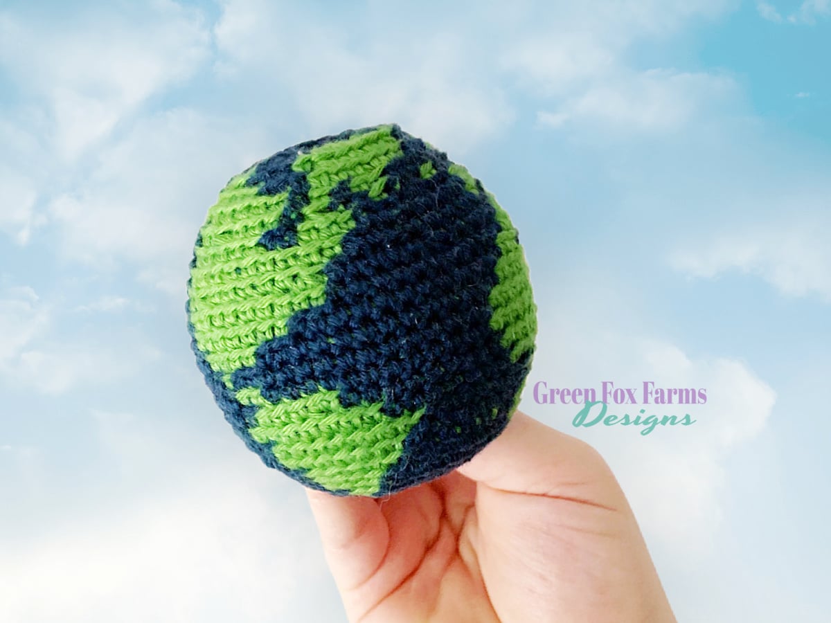 Free Amigurumi Crochet Earth Pattern by Green Fox Farms Designs © 2021 web 2 crochet Free Amigurumi Crochet Earth Pattern by Green Fox Farms Designs © 2021 web 2