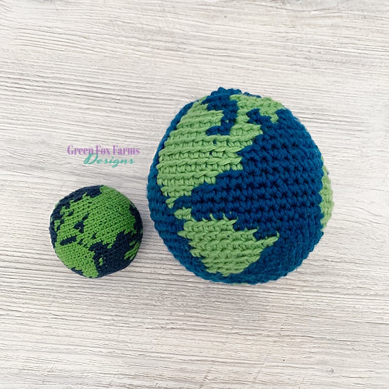Free Amigurumi Crochet Earth Pattern © 2021 by Green Fox Farms Designs web Free Christmas Bauble Crochet Pattern - group of six in different colors