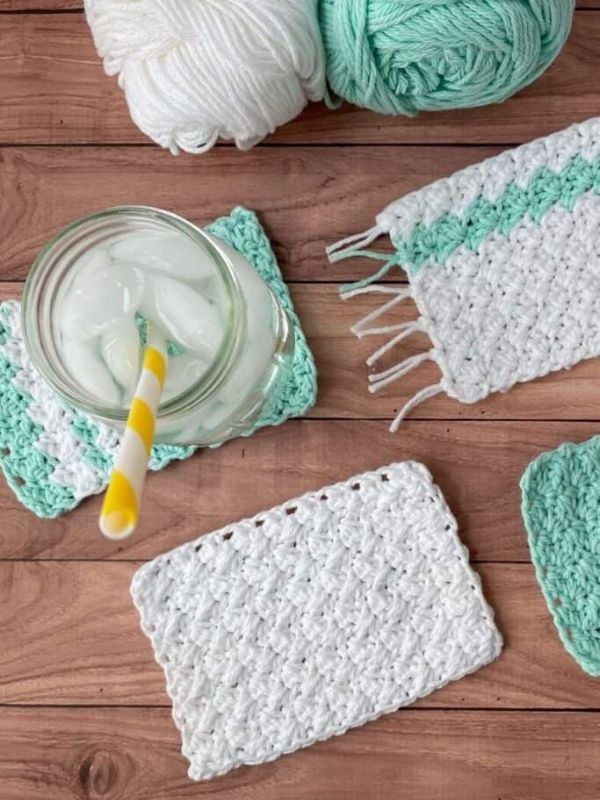 Crocheted mug rugs in mint colors. Free Crochet Pattern – Easy Grit Stitch Mug Rug by Remington Lane Crochet