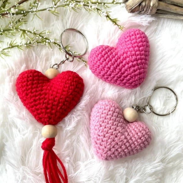 Heart Keychain Crochet Pattern by Dreamee Crochet