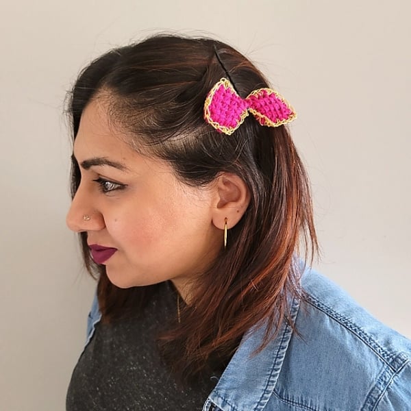 Mini Entrelac Crochet Bow Pattern by Noor’s Knits