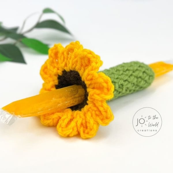 Free Flower Freeze Pop Cozy by Jo to the World Creations