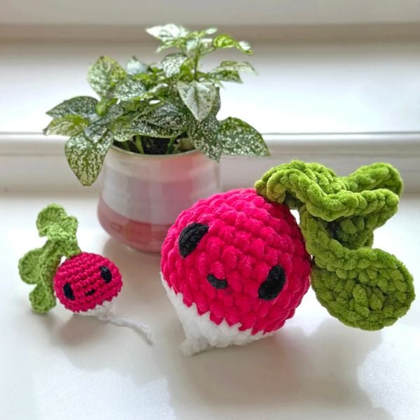 Free Radish Crochet Pattern by DIY FLuffies