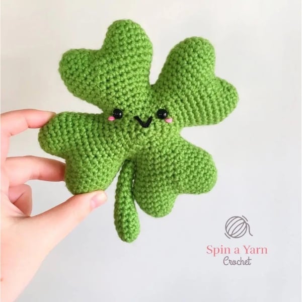 Free Seamus Shamrock Amigurumi by Spin a Yarn Crochet