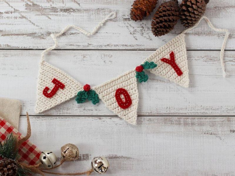 Gnome Gift Card Holder Crochet pattern for cash or gift cards at Christmas. Also a hanging ornament for the Christmas tree.