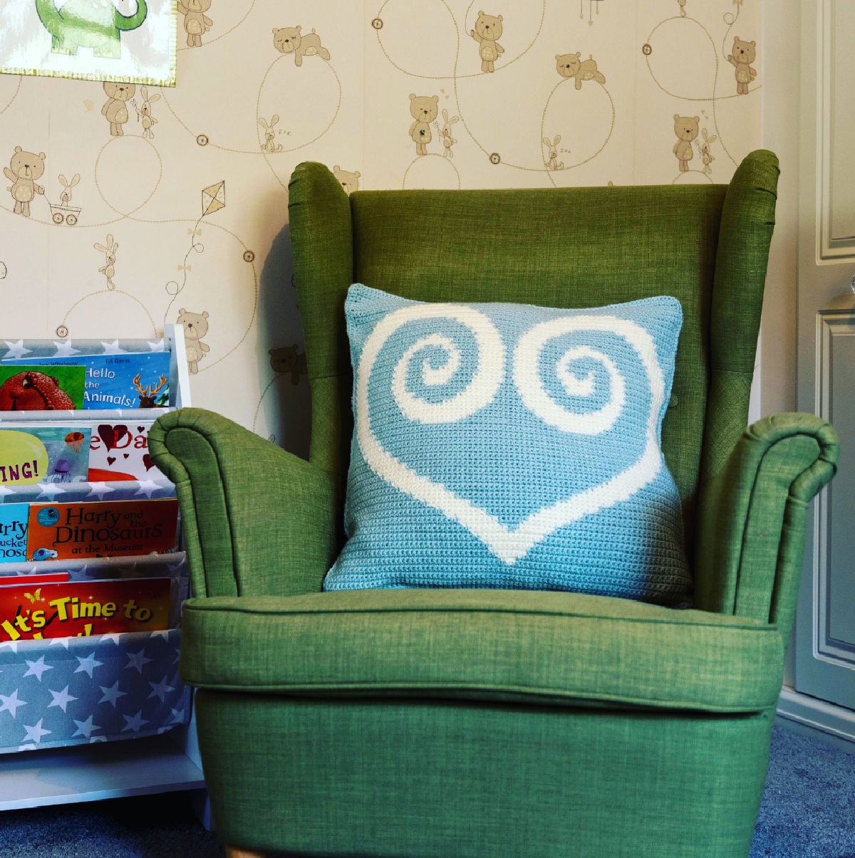 crochet aphrodite cushion